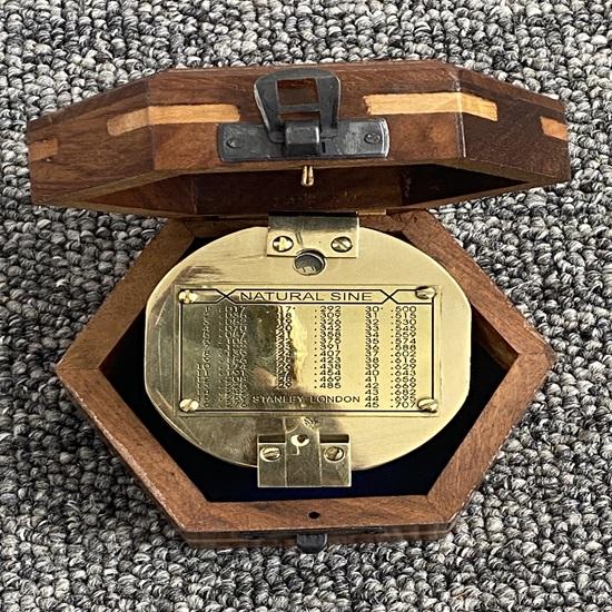 

Морской компас Brunton 7,62 см из цельной латуни с деревянной коробкой в ​​подарок