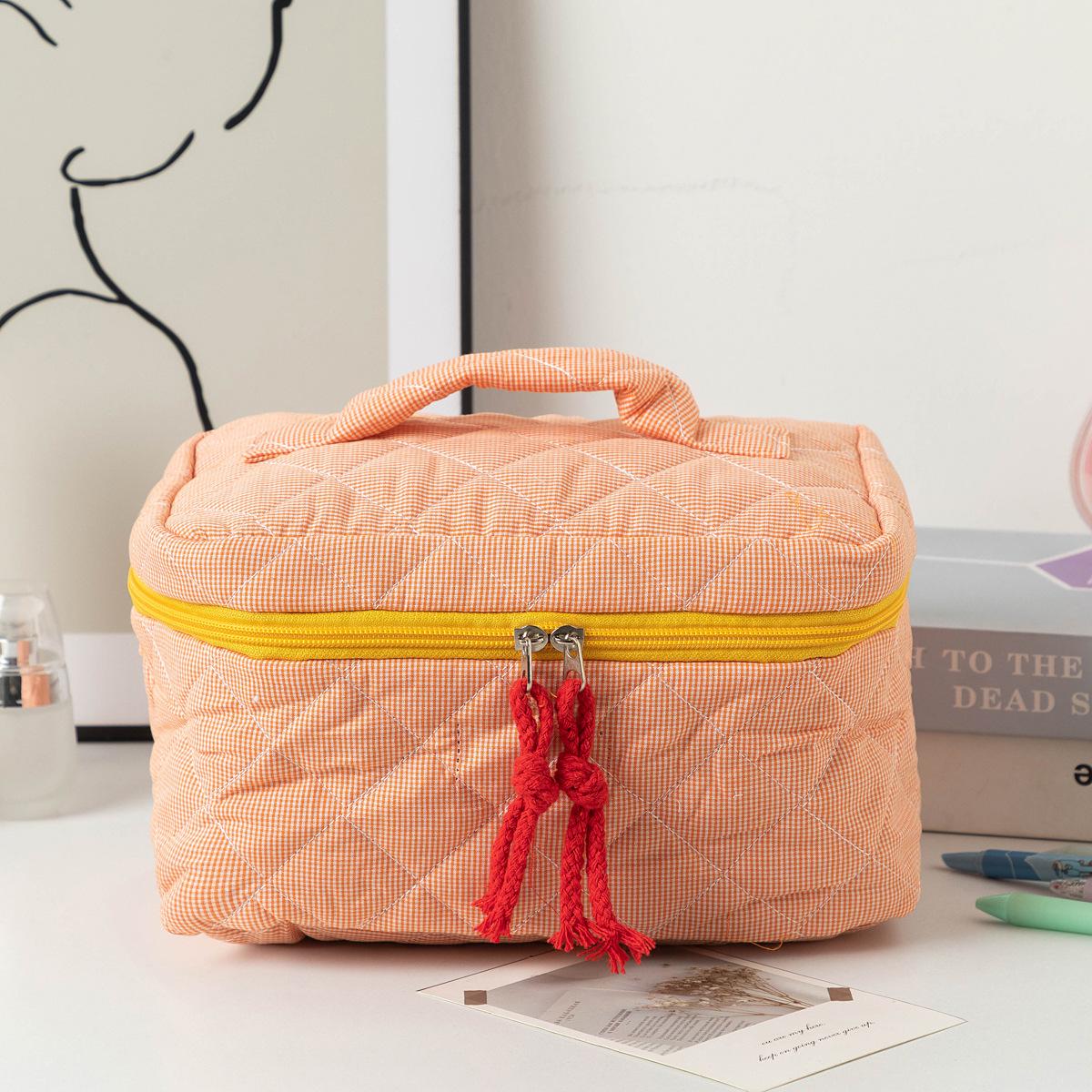 

Women s Large Portable Makeup and Skincare Travel Bag 24*16*16 cm