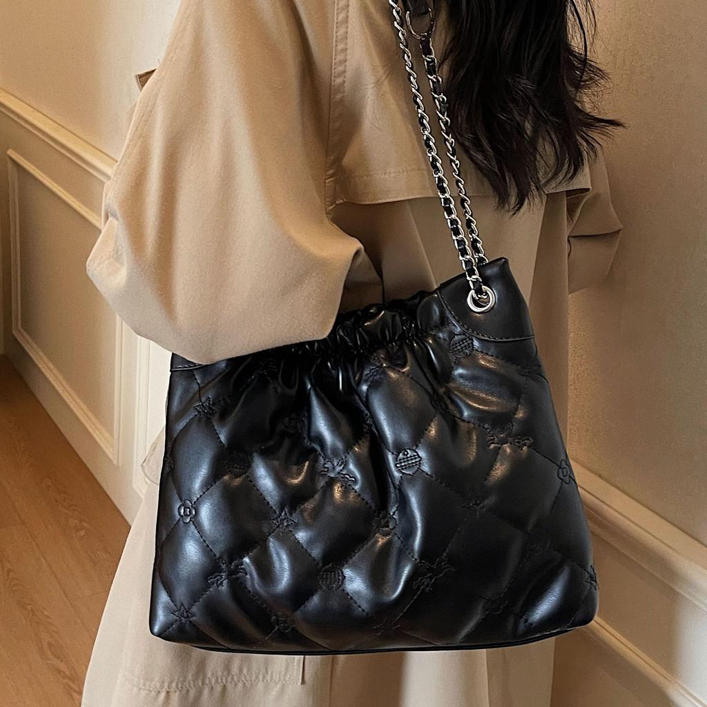 Fashion large-capacity bag women's new Xiaoxiangfeng diamond chain tote bag high-end commuter shoulder messenger bag