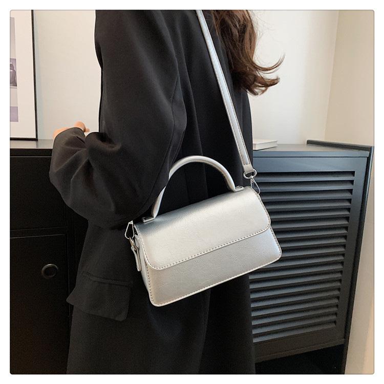 Women's Retro Textured Small Square Bag: Versatile, Fashionable, Simple, and Exquisite for Hand-Held, Shoulder, or Crossbody Use.