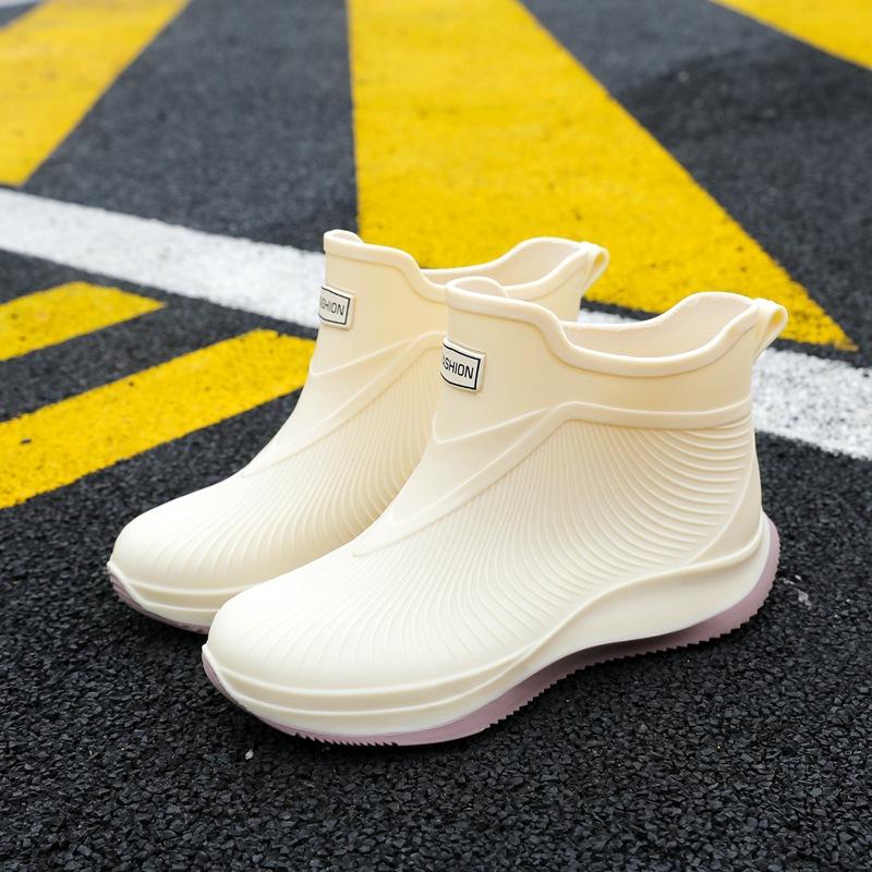 Women's Rain Boots Are Fashionable, Lightweight, Thick Soled, Wear-resistant, Rainproof, And Slip Resistant When Worn Externally