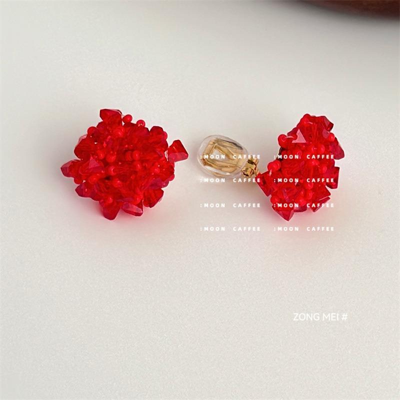 Blue beaded stud earrings heavy industry hand-woven hydrangea earrings white holiday wind ear clips mosquito coil disc s