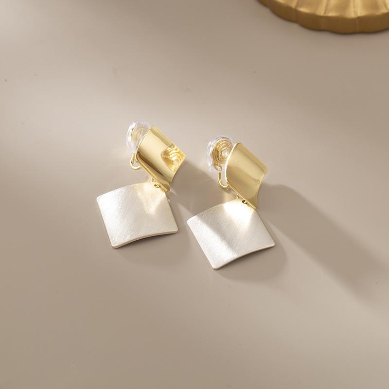 

Серьги с геометрическим рисунком Уникальные металлические простые серьги от комаров без пирсинга