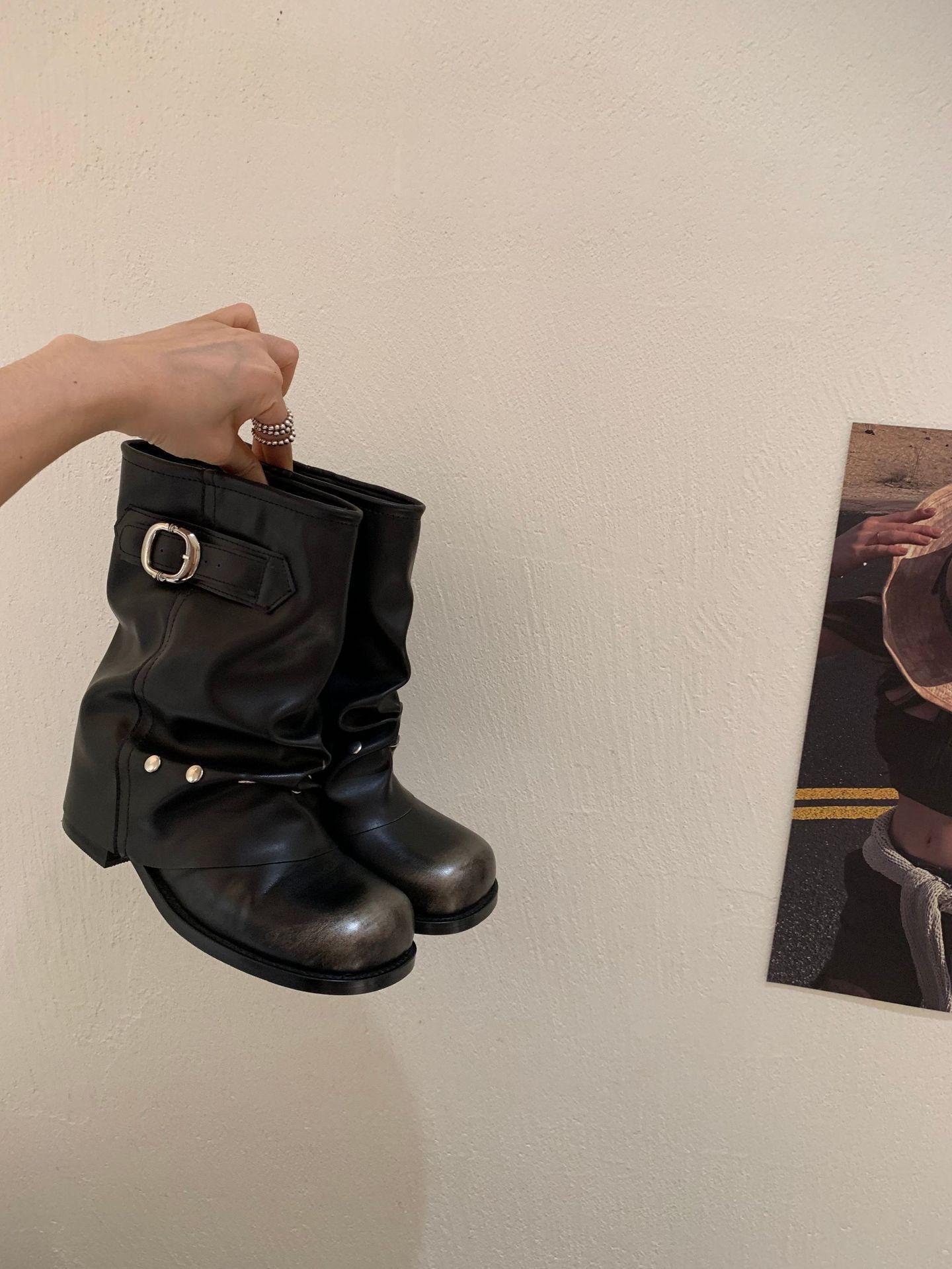 

Женские полусапоги в стиле западного ковбоя 2025 новая плиссированная обувь короткие сапоги полированные ретро сапоги рыцаря 39