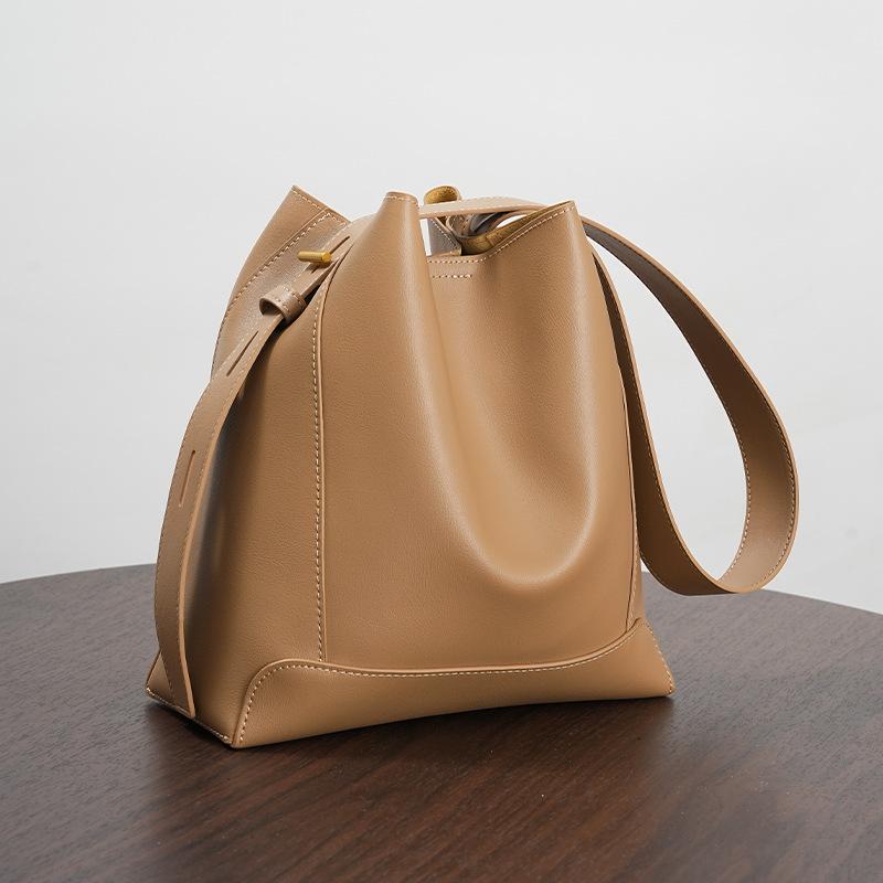 Versatile tote shoulder bag, genuine leather women's high-end sense exquisite large-capacity messenger bucket bag