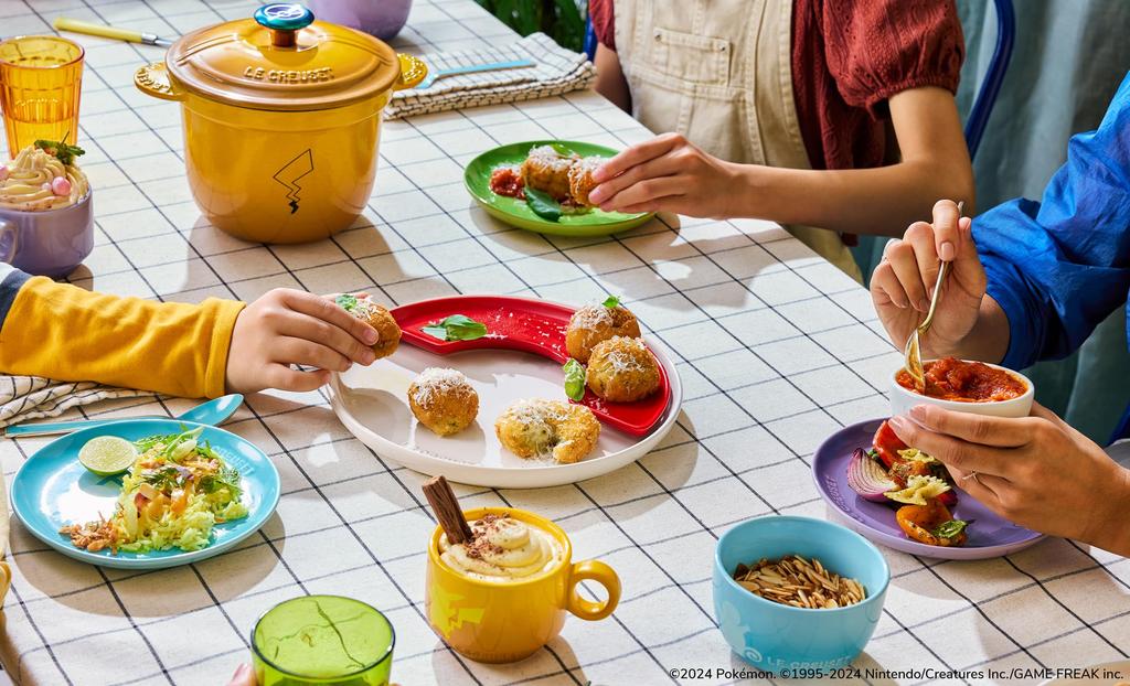 Le Creuset Pokémon Tableware Set with Poké Ball [Official Japanese Product]