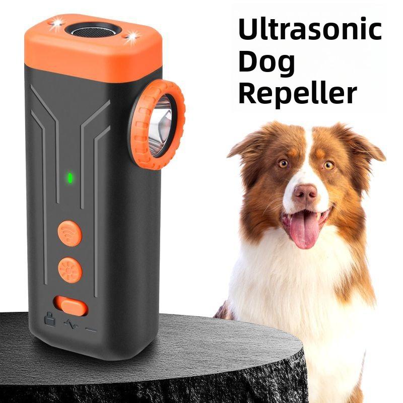 Dual-Core Long-Range Ultrasonic Dog Repeller Outdoor Dual Light Emergency Lighting Portable Large Capacity Rechargeable Smart