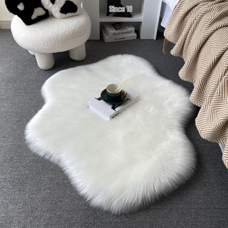 Heart-Shaped Plush Rug for Bedroom & Living Room - Cloud Style