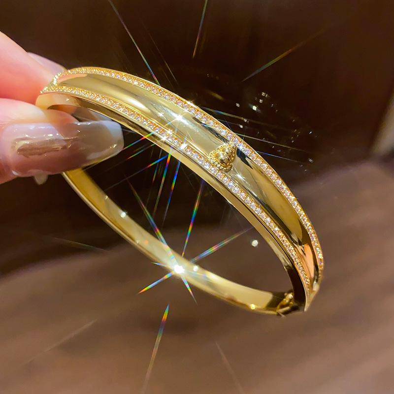 18K Gold Plated Zircon Twill Bangle: Exquisite, Versatile Luxury Bracelet for Women