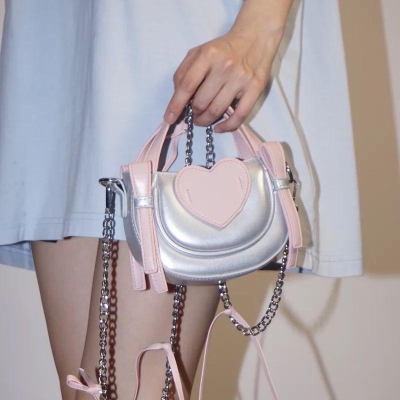

Silver Heart Chain Crossbody Designer Mini Bow Shoulder Bag Women Fashion Handbag Ladies Versatile Lipstick Purses Y2k Aesthetic 14.5x10.7x6cm срібний