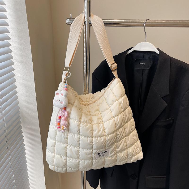 Puff messenger bag women's autumn and winter large-capacity tote bag high-value commuter bag rhombus cotton clothing bag tide
