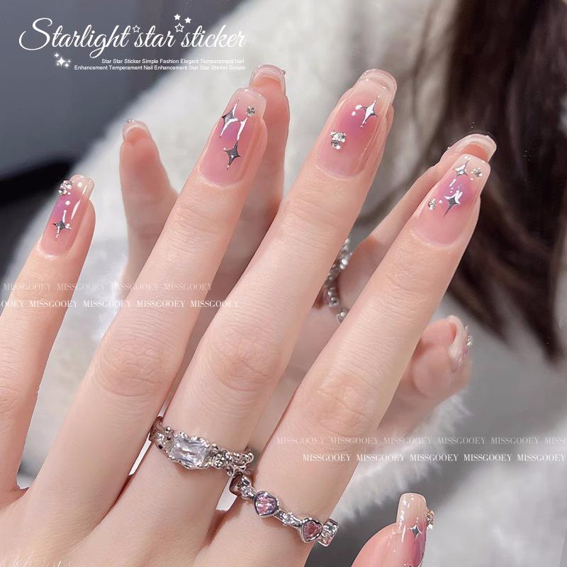 3D-Nagelaufkleber in Gold und Silber – Internet Trend – Kleine selbstklebende Stern-Dekorationen