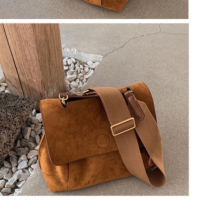 2024 Trendy Retro Brown Flannel Women's Large Capacity Messenger Shoulder Bag for Autumn/Winter
