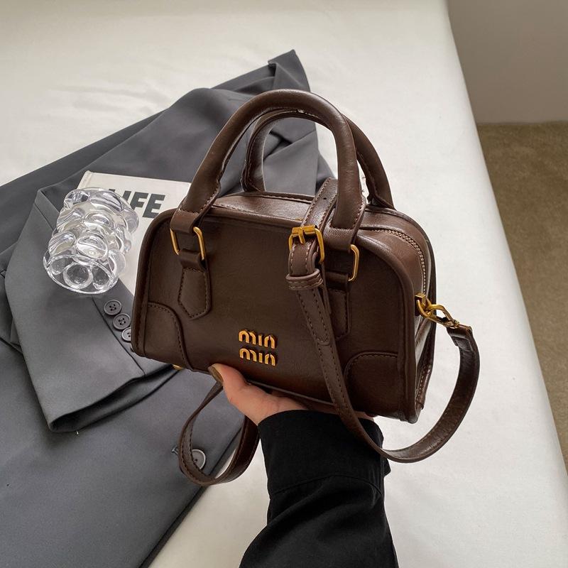 Retro small bag women's new high-end versatile commuter messenger bag fashionable portable small square bag