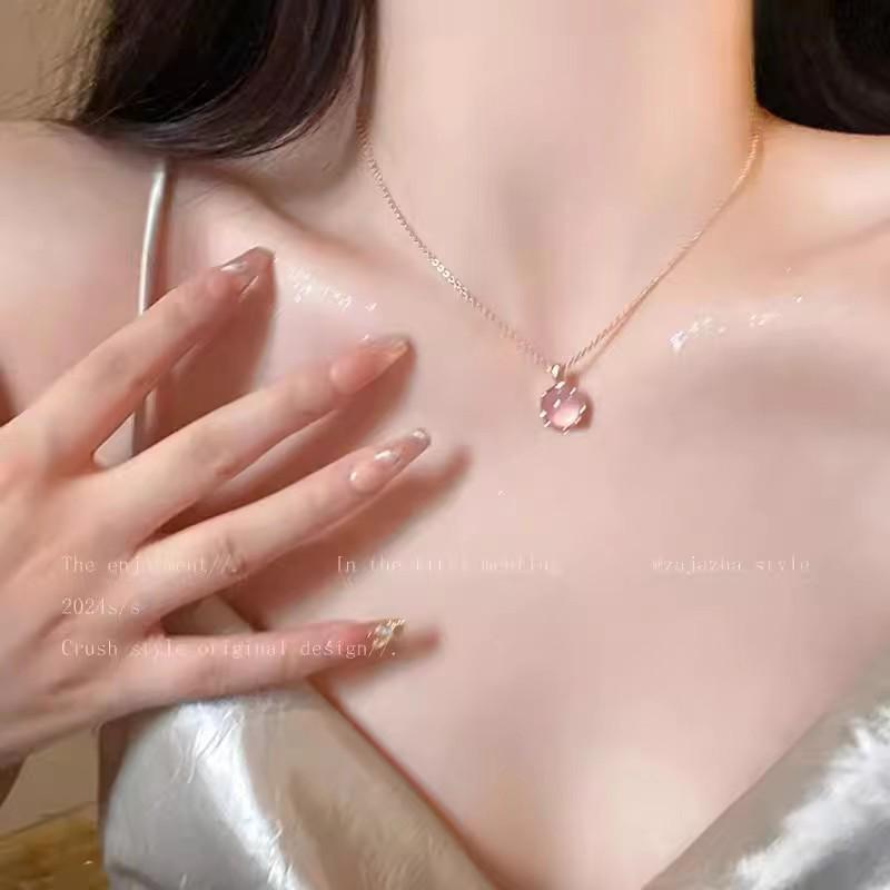 Pearl Bow Necklace: Exquisite Women's Fashion Clavicle Chain, Elegant Light Luxury Design