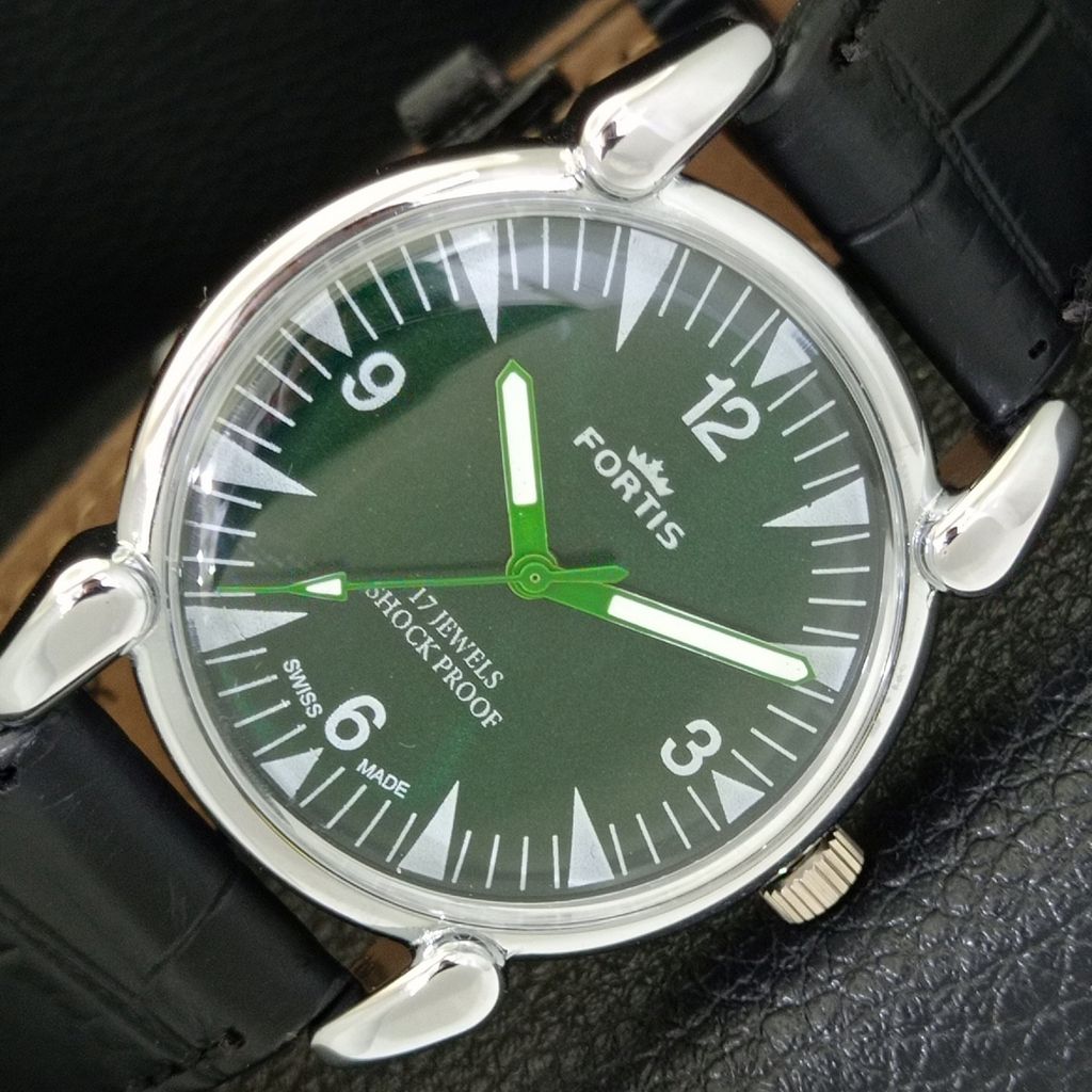 

VINTAGE HAND-WINDING REFURBISHED SWISS MENS GREEN COLOR DIAL WATCH a700896-5 R205a-a700896