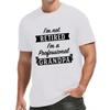 Europäische Größe I'M NOT RETIRED Aufdruck Herren Rundhals Kurzarm T-Shirt Mode Regular Fit T-Shirt Top für Frühling Sommer Urlaub Freizeit Urlaub