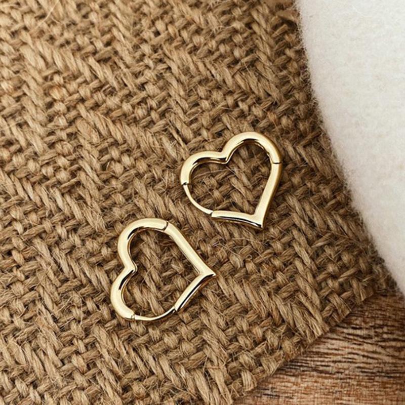 Fashion Simple Smooth Star Hoop Earrings Women Minimalist Hoops Huggie Ear Buckle Earring Punk Jewelry Gift