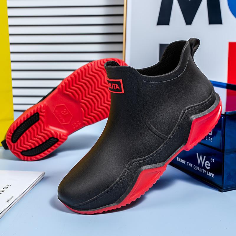 

Парні модні дощові чоботи з ПВХ з коротким стволом – залишайтеся сухими та стильними цілий рік! Створений для риболовлі, роботи чи активного відпочинку. 38