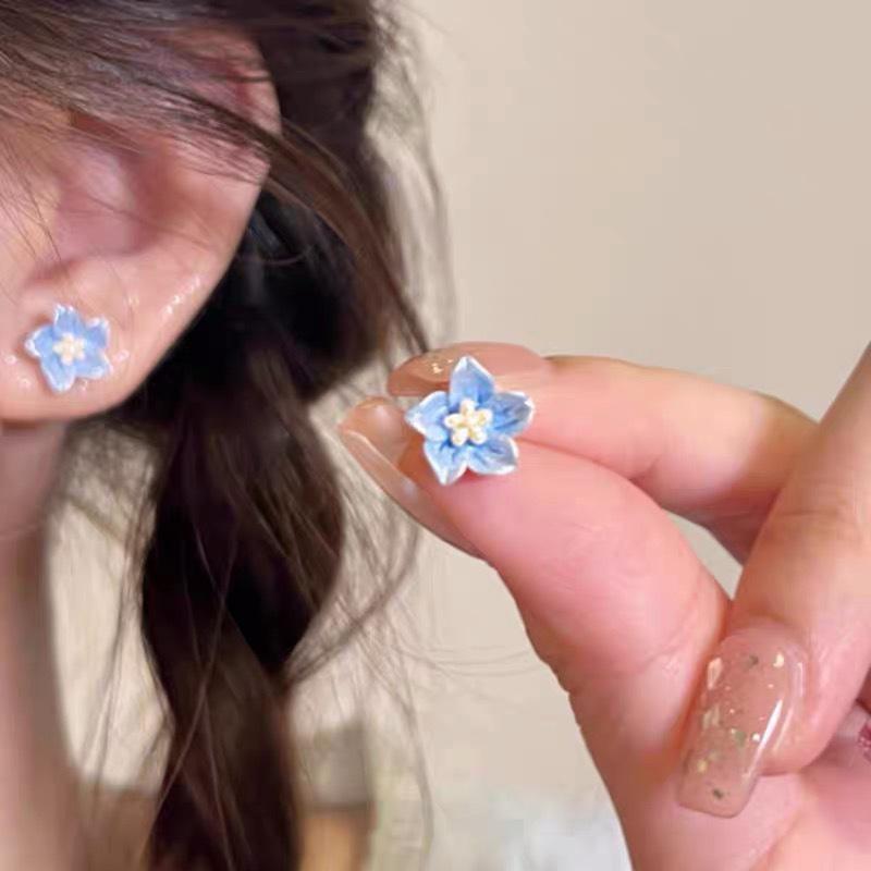 New Blue Flower Dangle Earrings for Women Exquisite Sweet Romantic Floral Ear Studs Versatile Fine Jewelry Gifts Wholesale 2025