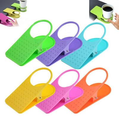 Clip-on Getränkehalter Becherhalter Klemme für Campingstuhl Sonnenliege 6,5 cm Durchmesser Tragbarer Tischseiten-Becherhalter für Büro Auto Reise Familie