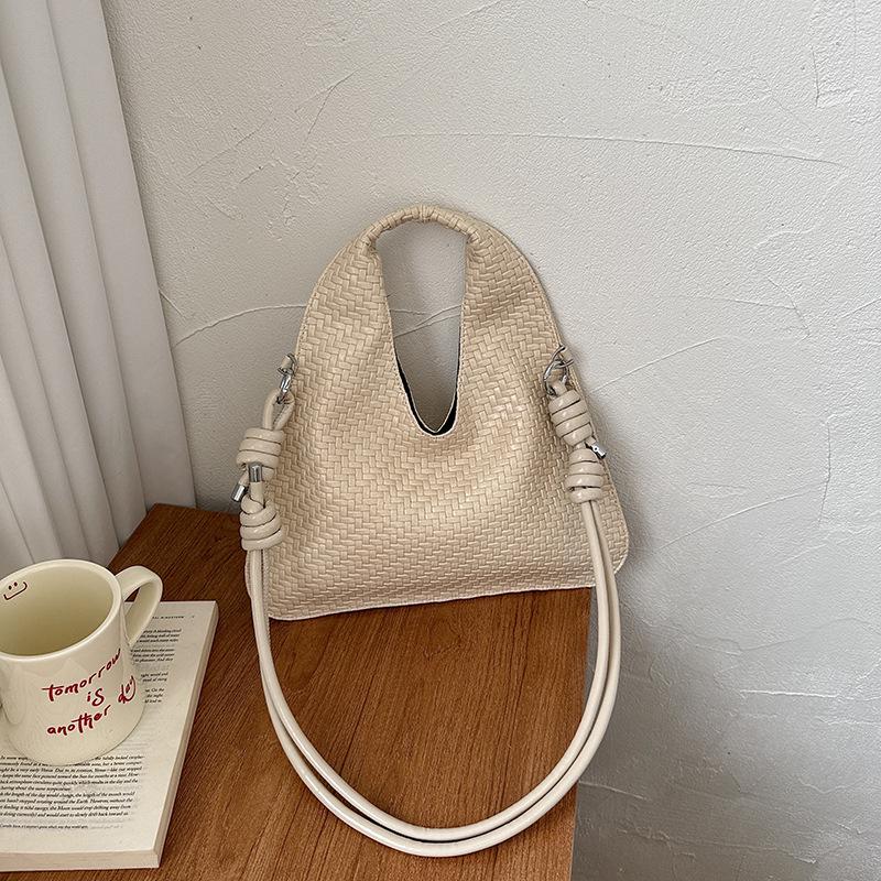 2026 Women's Large Capacity Fashionable Woven Shoulder Bag - Versatile, Simple Commuting Handbag