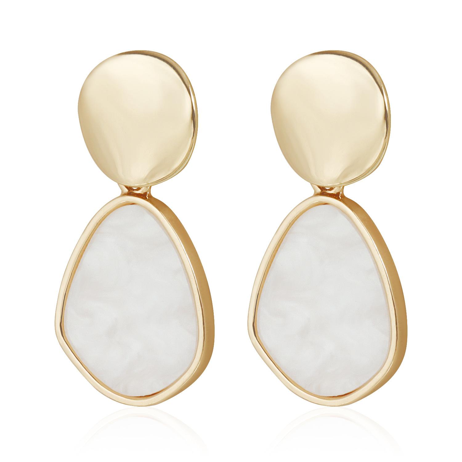 

European and American jewelry INS geometric cold wind irregular sequined stud earrings advanced sense light luxury temperament earrings women