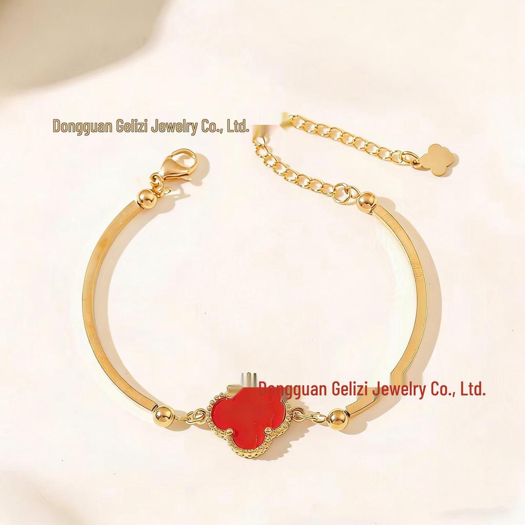 Gold Four-Leaf Clover Bracelet: Elegant, Colorfast & Stylish