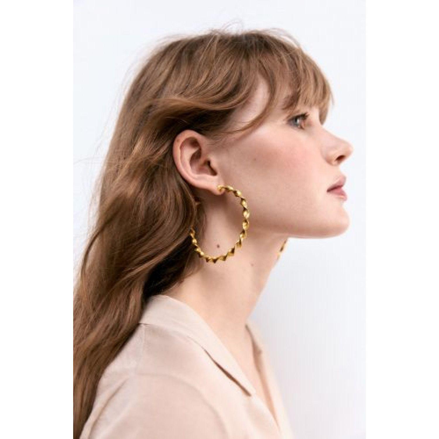 

ROLLED HOOP EARRINGS