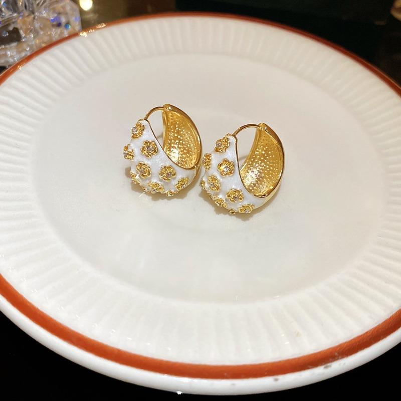 Diamond dripping flower C-shaped ear buckle French retro temperament earrings light luxury high-end earrings design sense niche