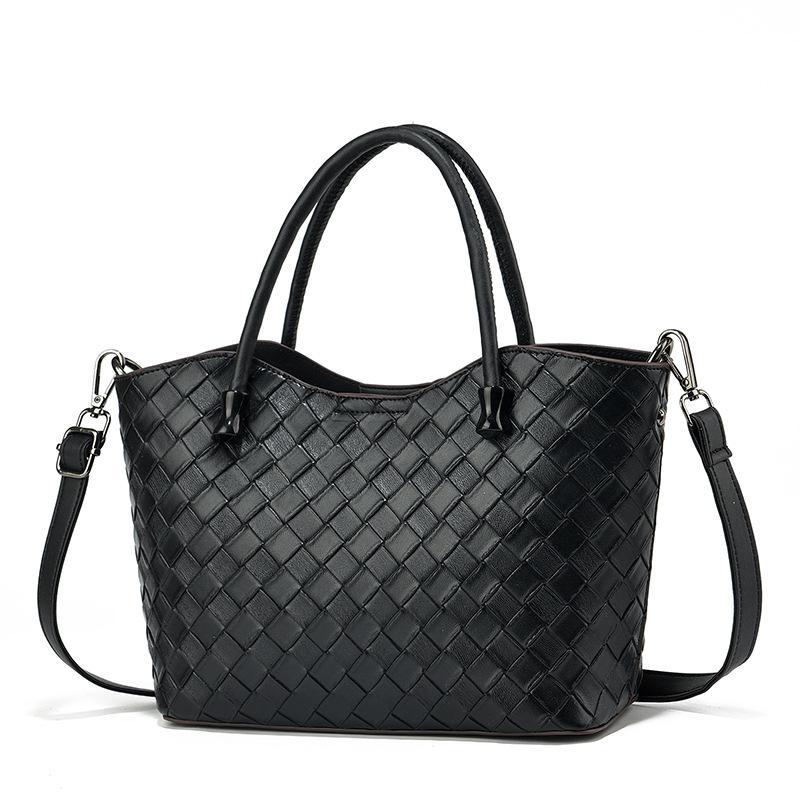 Bag women's 2025 new large-capacity portable shoulder messenger bag high-end fashion women's bag woven bag tide