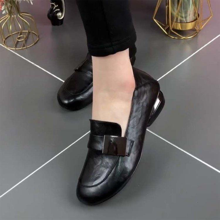 Retro Loafers Women's 2025 Autumn New British Style Soft Leather Soft Sole Round Head Leather Shoes Lazy One-pedal Leather Shoes