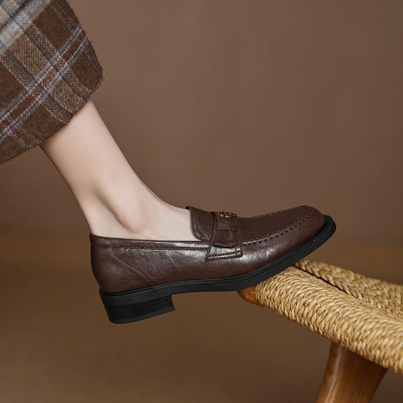 

New thick-soled non-slip small leather shoes women s low-heeled large-size shoes comfortable soft-soled round head black four-season women s single 39