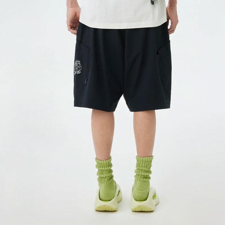 Li Ning Earth Seamless Series Solid Color Mid Waist Comfortable Breathable Loose Straight Casual Shorts Men Shorts Black AKST055-1