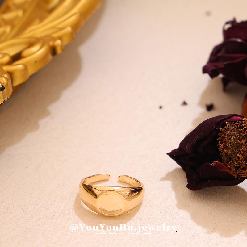 European-American Retro Floral Pleated Ring - Versatile & Irregular Design