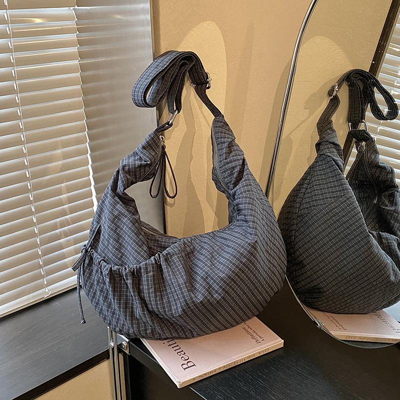 New Fashi Crossbody Bag Wrinkle Design Large Capacity Casual Shoulder Bag Lightweight Plaid Versatile Texture Hobo Bags