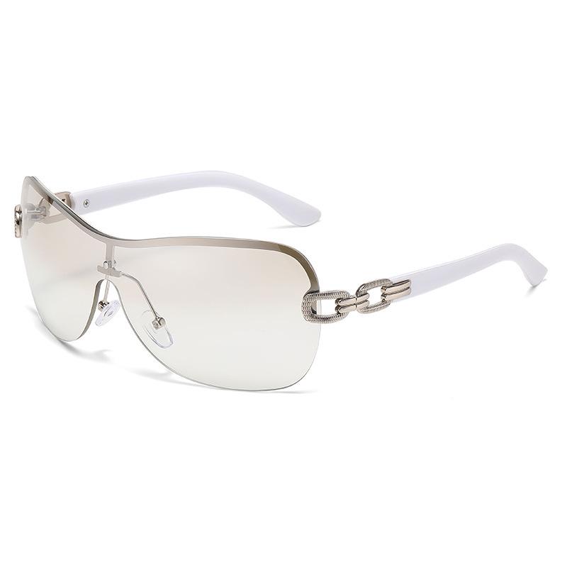 Large Retro European & American Women's Sunglasses with UV Protection and Futuristic Design