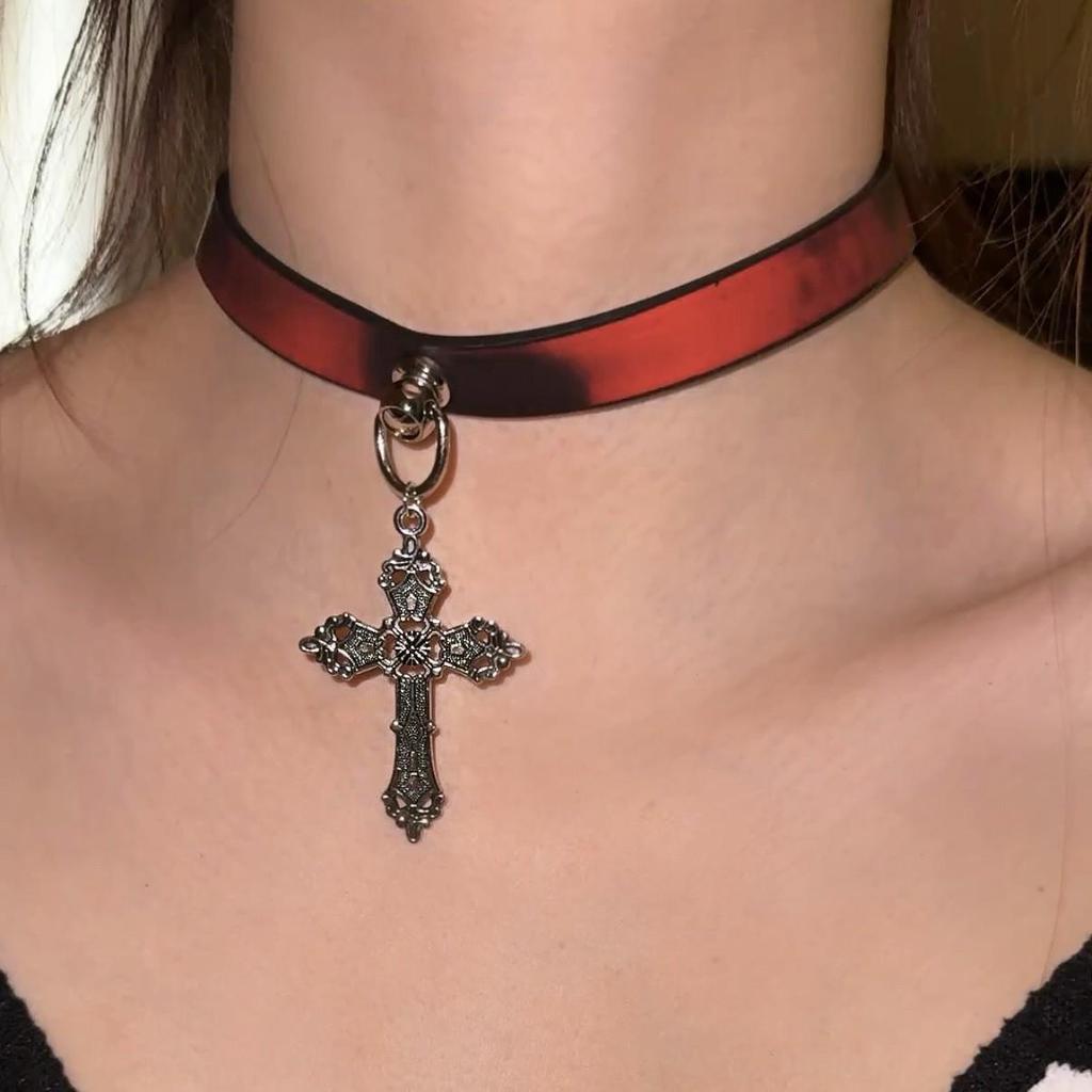 Chique Pittige Meisje Leren Bel Choker Ketting – Uniek Minderheidsontwerp