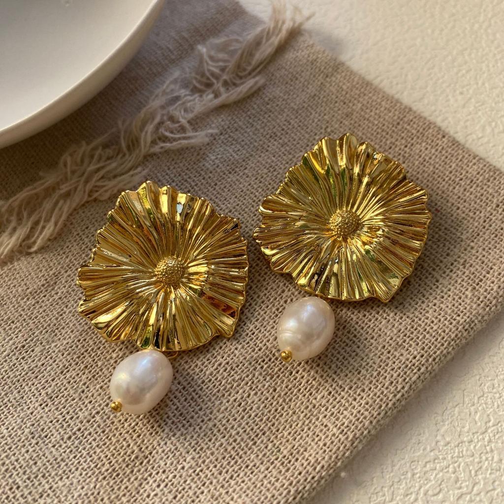 [Autumn Memory] Retro Elegant Natural Baroque Pearl Earrings Design Atmospheric Irregular Earrings