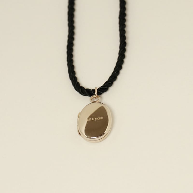 Less Is More Oval String Necklace