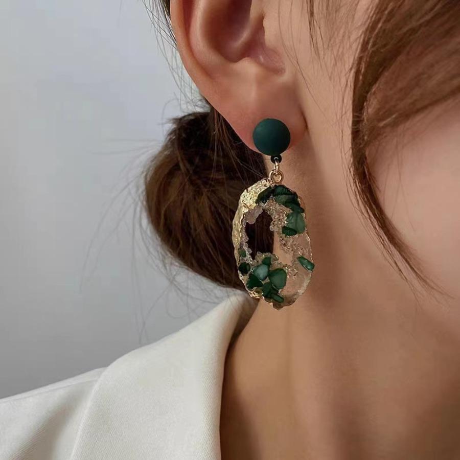 JMXD-Retro Court Style Exaggerated Green Resin Niche Beaded Temperament Women's Earrings, Earrings, Earrings