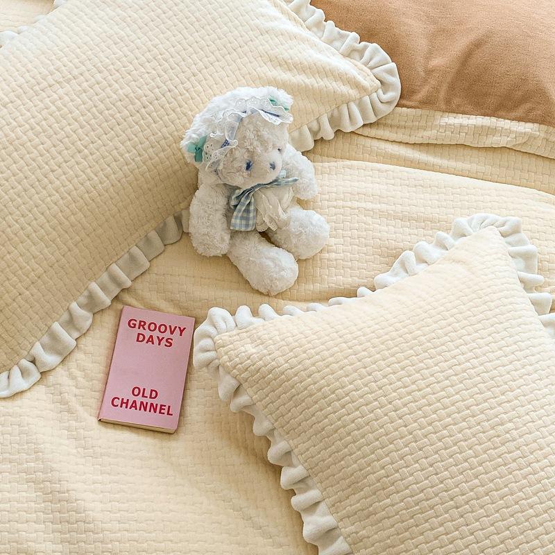 Winter Milk Flour Four Piece Set Solid Coral Flour Duvet Cover Thickened Double Face Flannel Antistatic Carved Flour