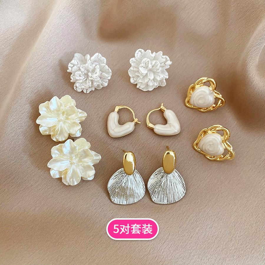 

Silver needle oil drop pearl flower earrings set French retro court style stud earrings light luxury high-end earrings