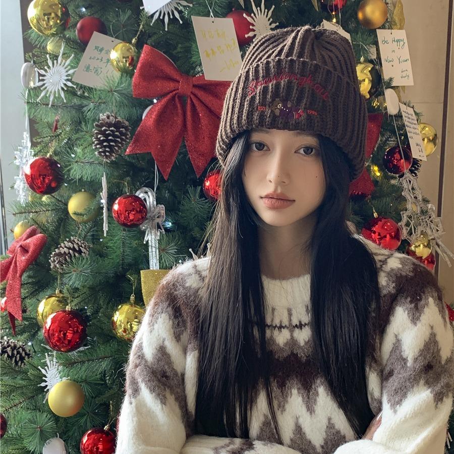 Men's and women's winter warm large version showing face small wool hat cute cartoon sleeping bear embroidered knitted hat