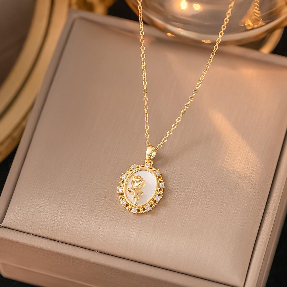 Non-Fading Titanium Steel Women's Necklace: Versatile and Elegant Internet Celebrity Chain with Simple Copper Pendant