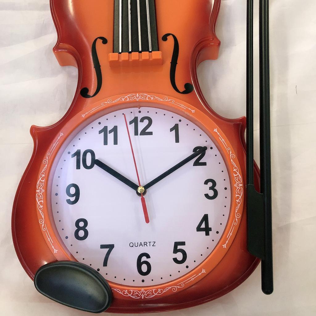 Simulated violin model living room wall clock art nostalgic decorative office pendulum clock