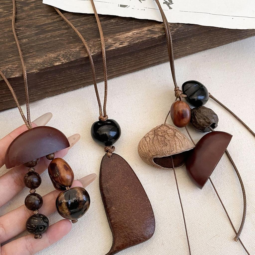 Wood chips irregular round square pendant necklace retro ethnic style collarbone chain design sense sweater chain women