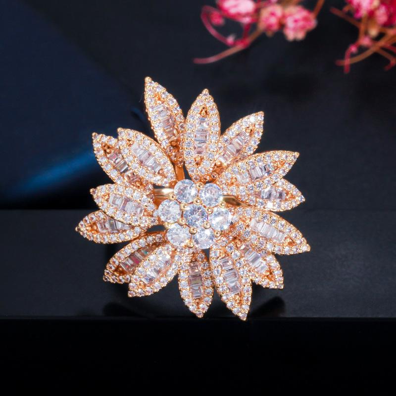 

J0110 Преувеличенный темперамент знаменитости Женское кольцо Слегка инкрустированное цирконом Кольцо с цветком 8