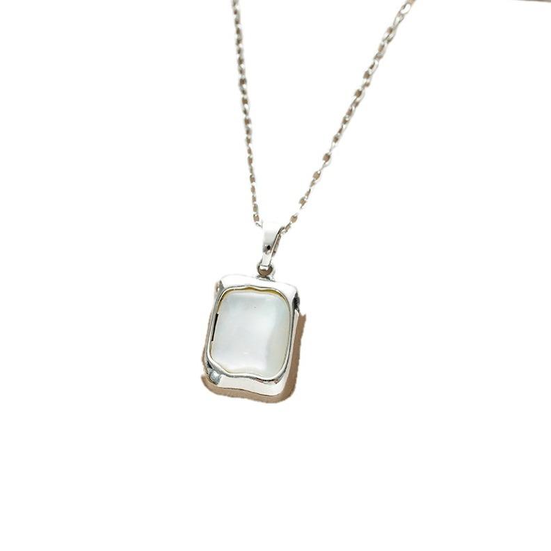 White Mother's Necklace Women's Fashionable and Versatile Cladbone Chain Niche Baroque Style
