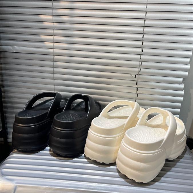 New summer thick-soled flip-flops women's summer thick-soled cool slippers